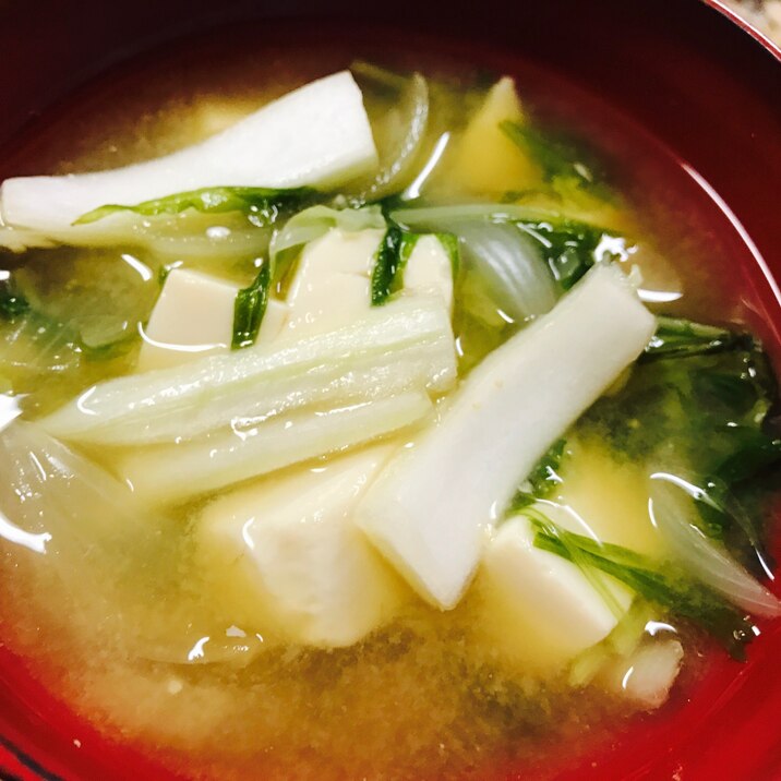 豆腐&水菜&白菜&玉ねぎの味噌汁